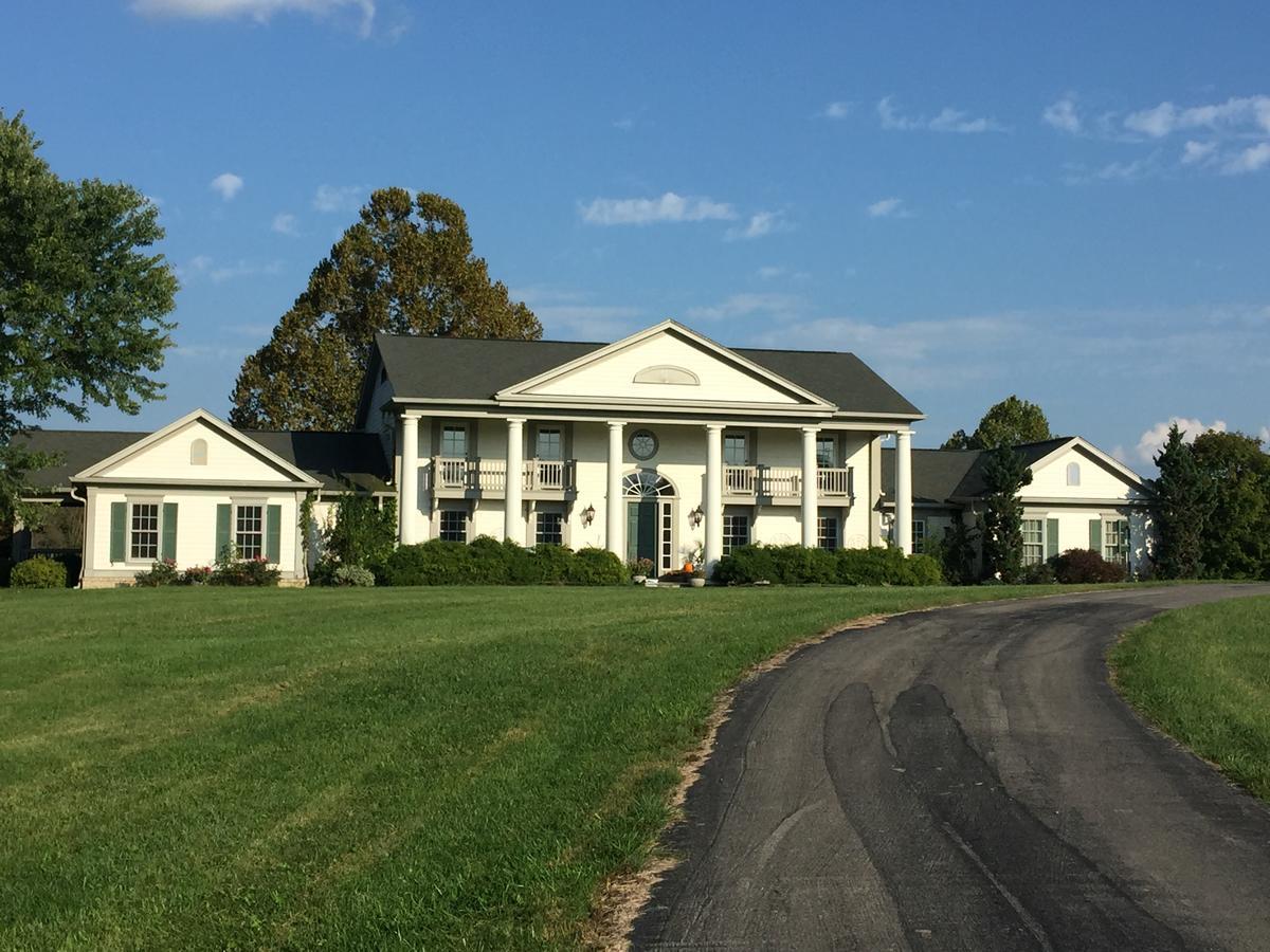 The B & B At Queenslake Midway Экстерьер фото