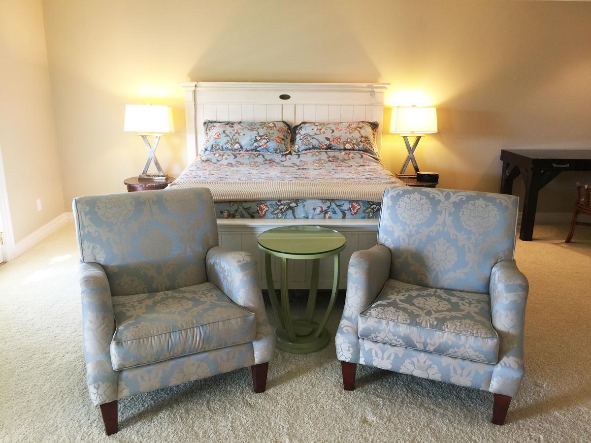 The B & B At Queenslake Midway Экстерьер фото