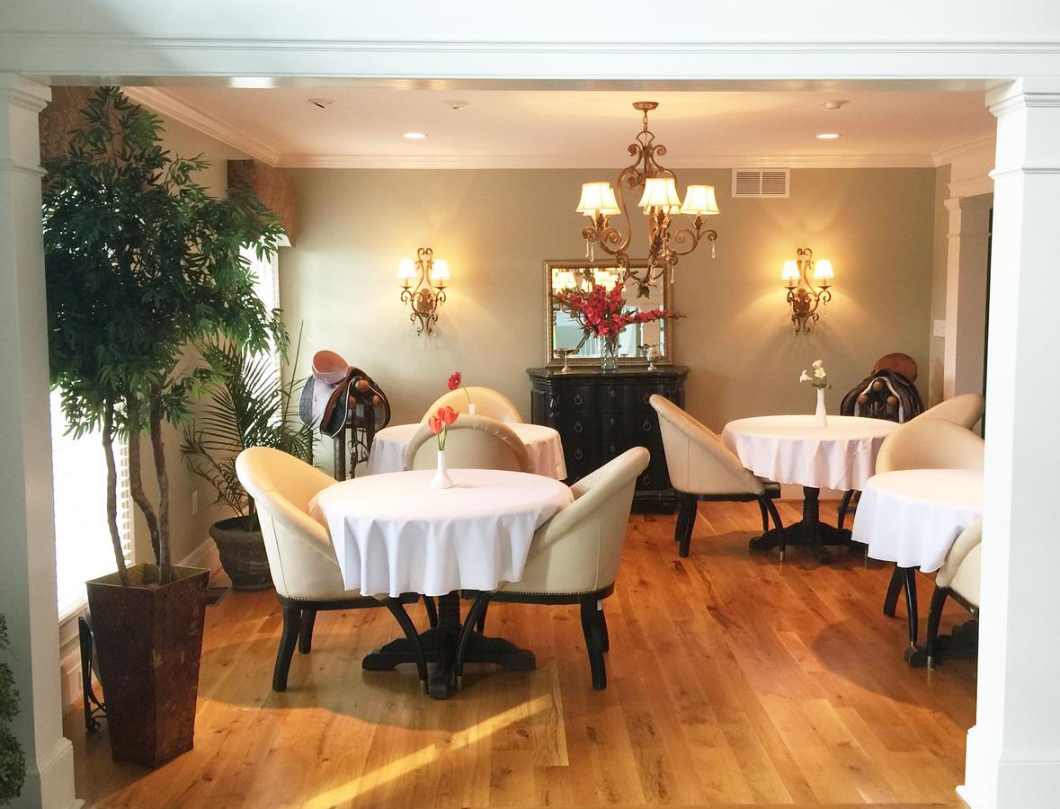 The B & B At Queenslake Midway Экстерьер фото