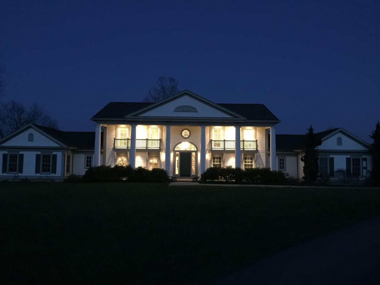 The B & B At Queenslake Midway Экстерьер фото