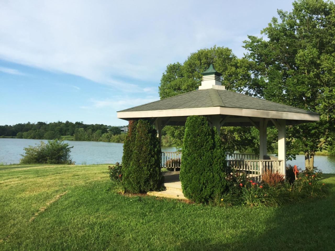 The B & B At Queenslake Midway Экстерьер фото