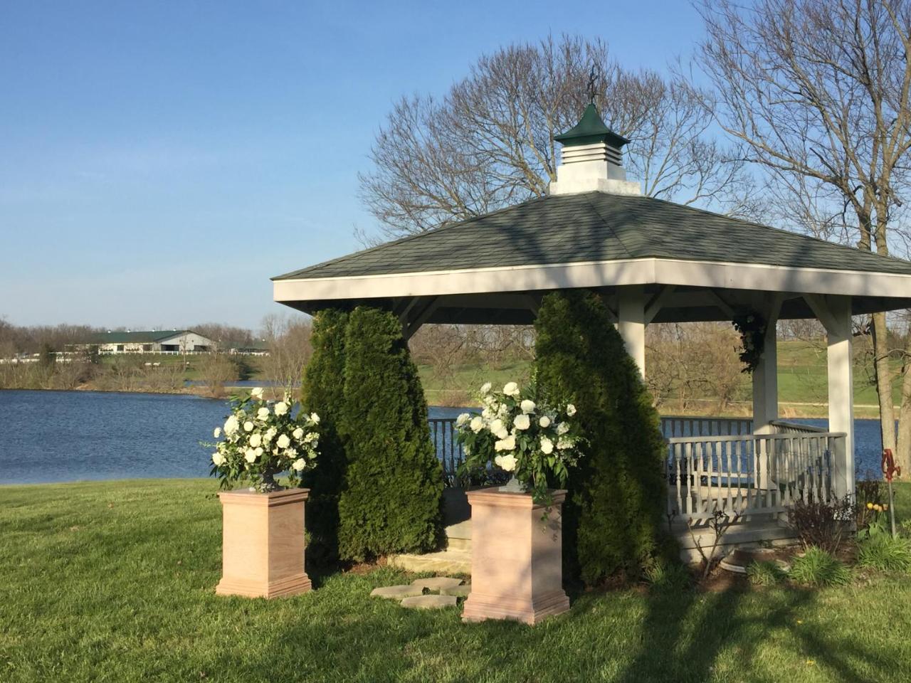 The B & B At Queenslake Midway Экстерьер фото