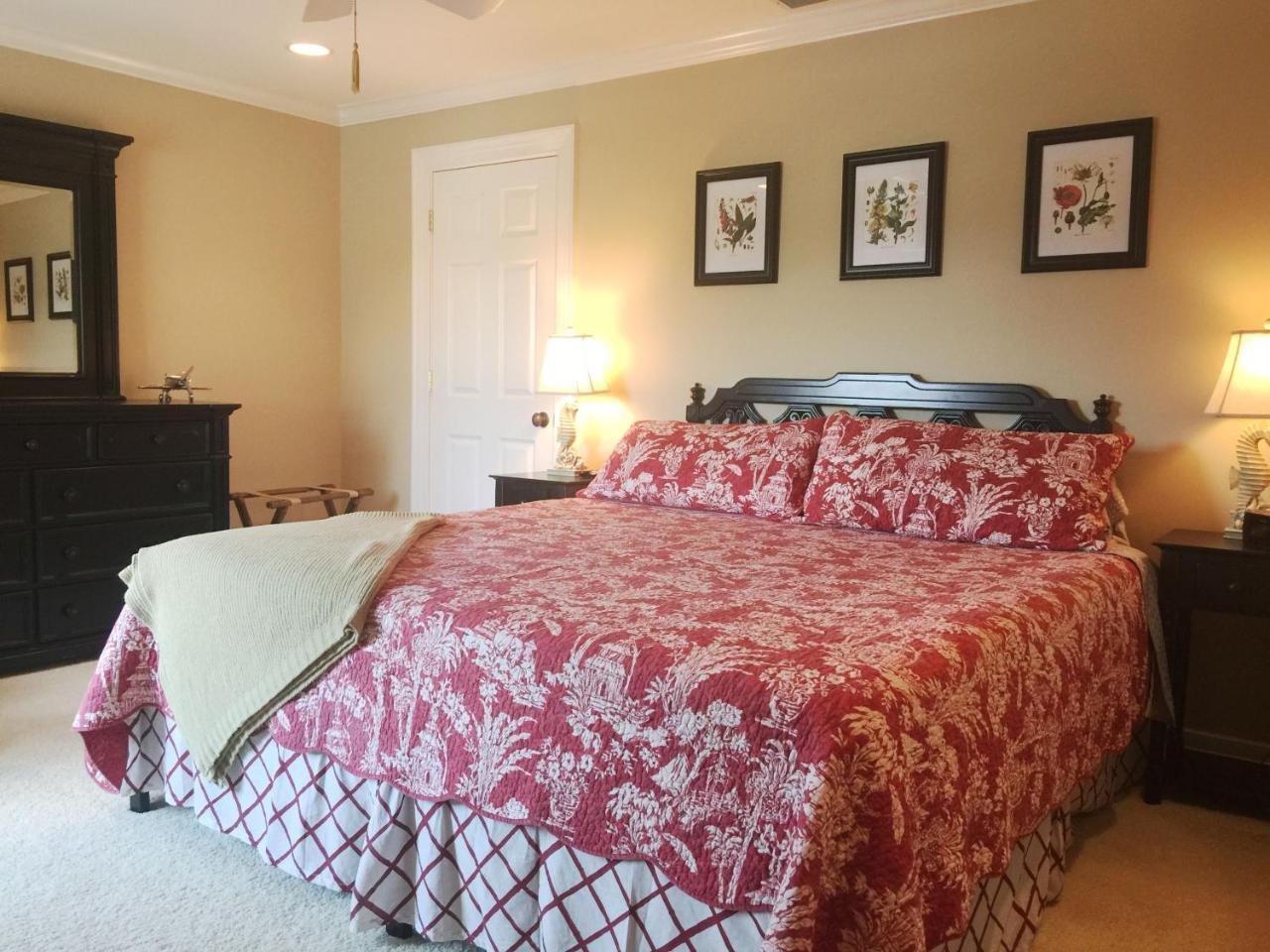 The B & B At Queenslake Midway Экстерьер фото